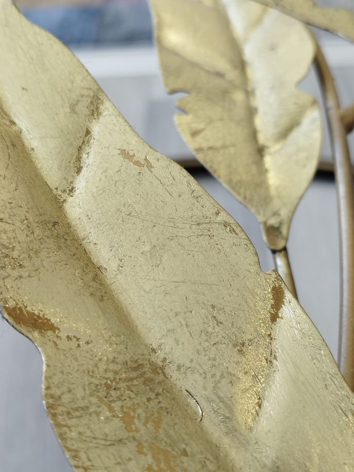 Table ronde métal avec feuilles dorées