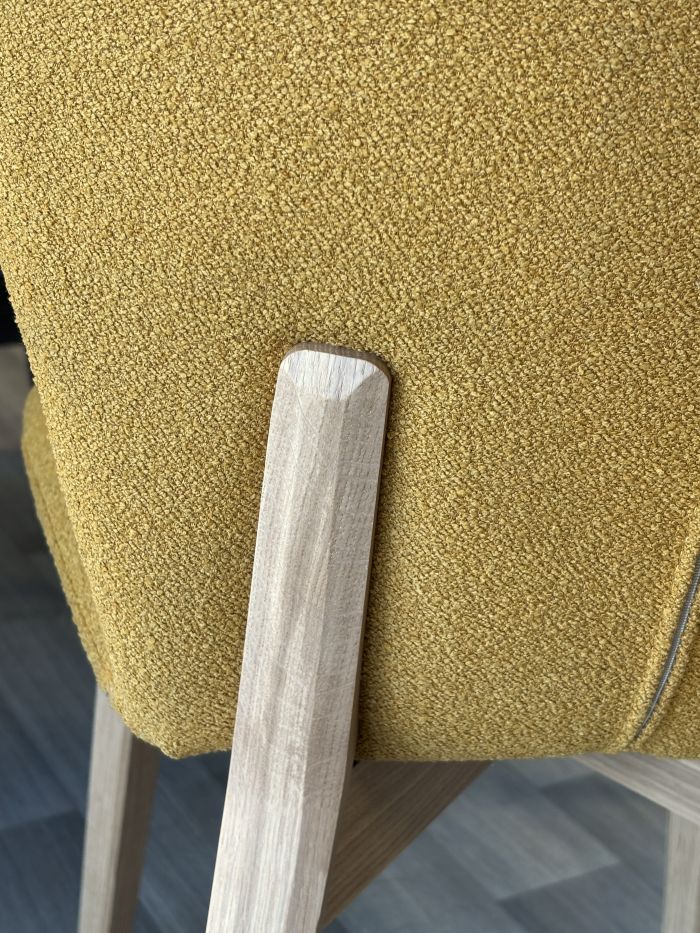 Chaise moutarde fabriquée en France