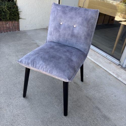 Chaise grise moelleuse