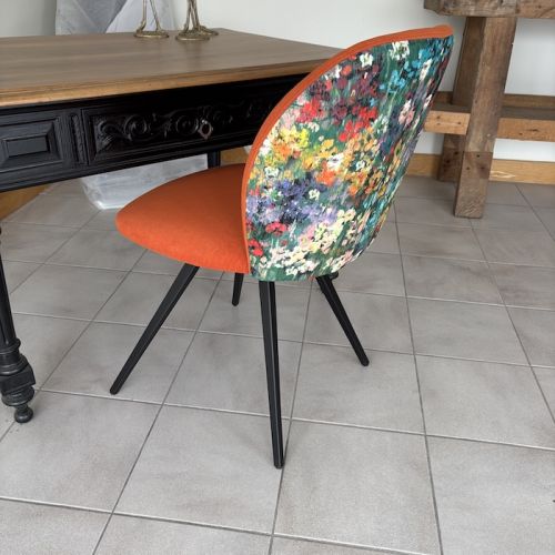 Chaise déco orange rotative