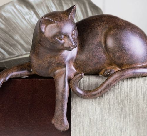Chat couché rouille