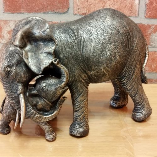 Maman éléphant et son bébé